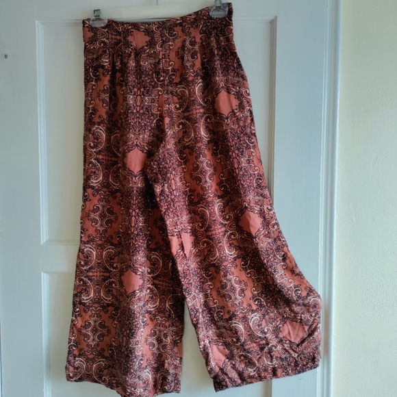 SOLD 💋 4/$14 Amuse Society Paradise Wide Leg Cropped Pants - Picture 4 of 5